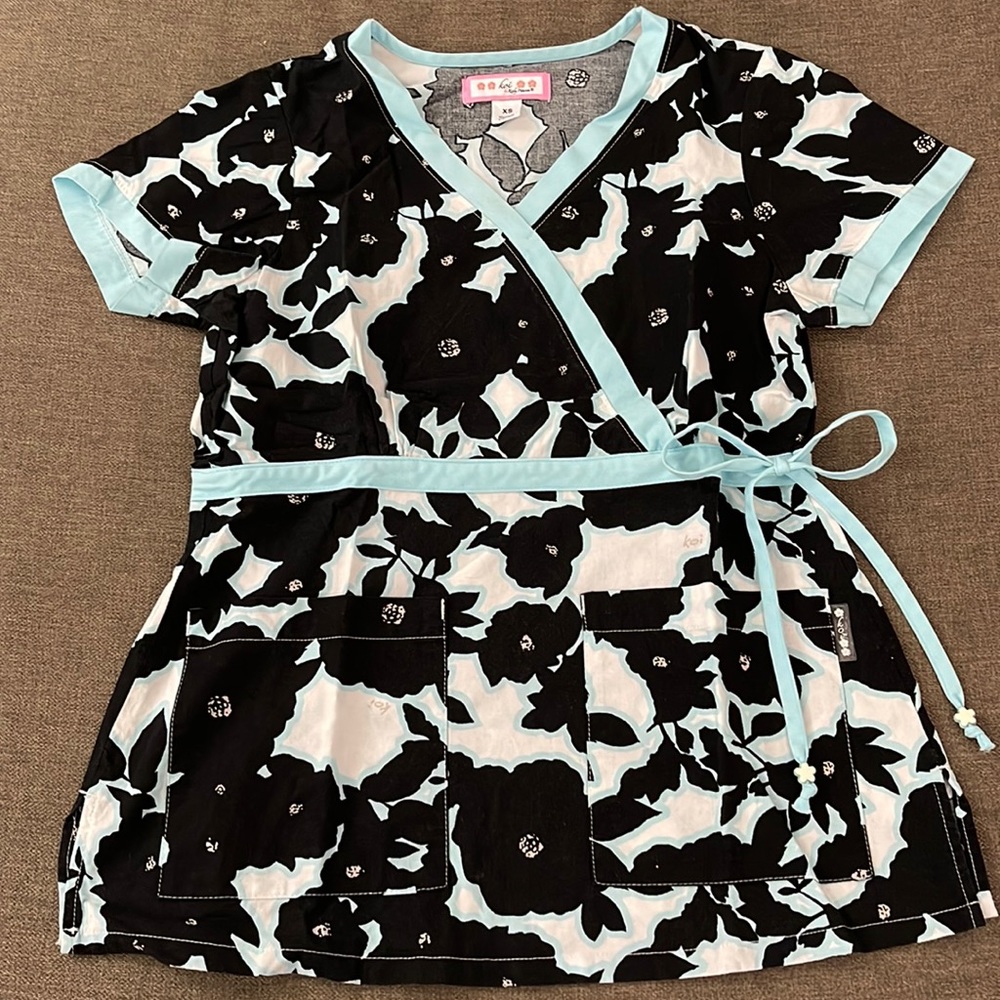 💰3 items for $25 🏷 Koi by Kathy Peterson Katelyn Mock Wrap Top sz XS